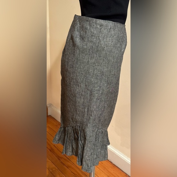 Dalia Collections Gray Midi Skirt Zipper In The Back.Ruffle Edge On Bottom SZ 10 - Picture 2 of 9